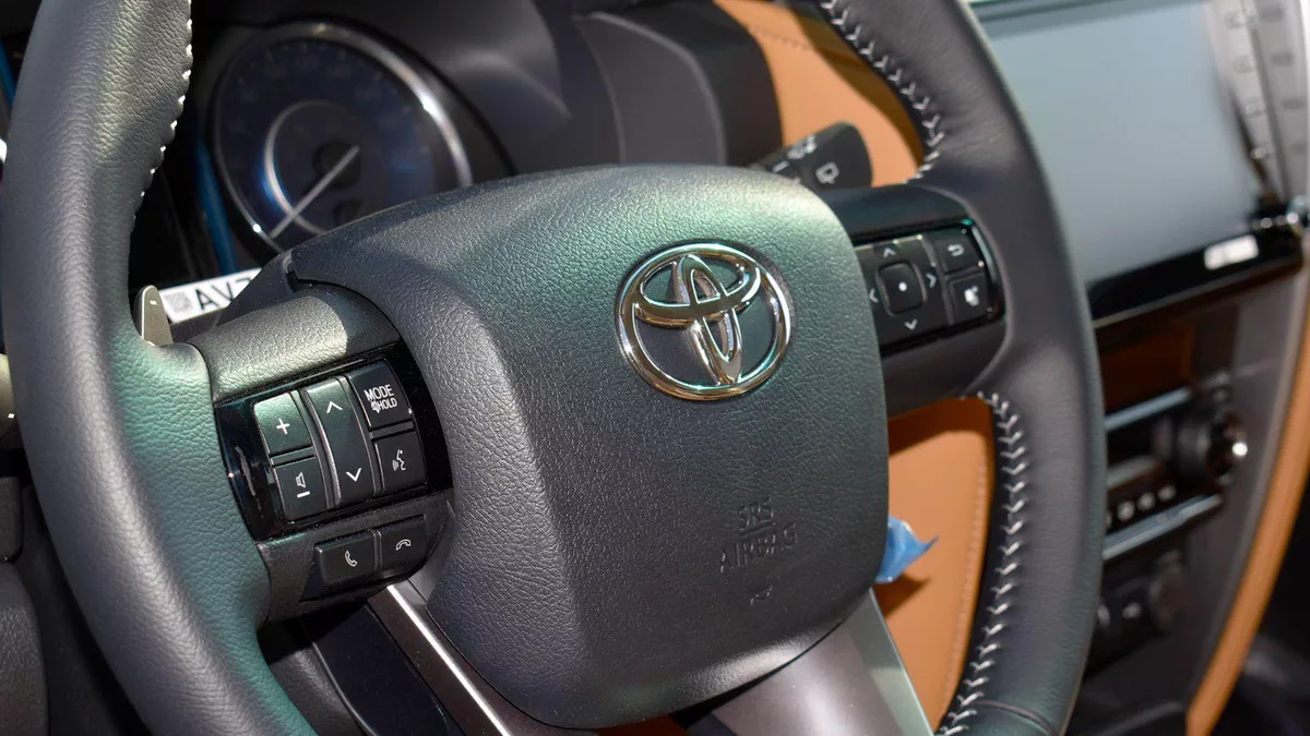 TOYOTA FORTUNER 2.7L PETROL 2025-16-16