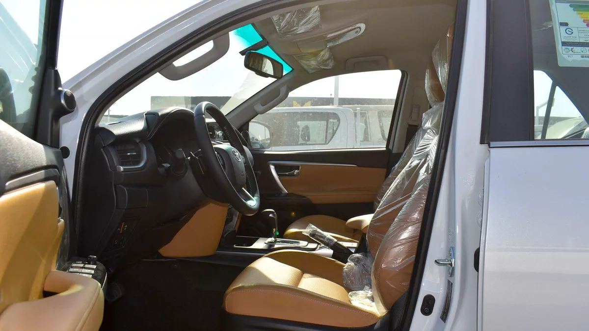 TOYOTA FORTUNER 2.7L PETROL 2025-18-18