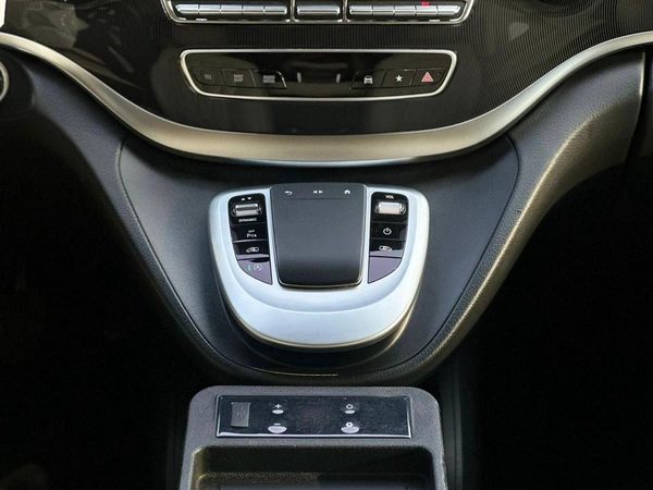 Mercedes Benz V 250 Std 2.1L Mercedes Benz V250 VIP GCC