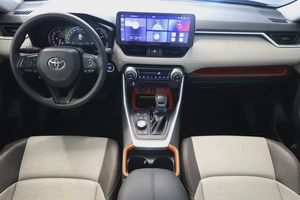 RAV4 ADVENTURE 4WD - GCC SPECS - ACCIDENT FREE - FULL SERVICE HISTORY - UNDER WARRANTY -