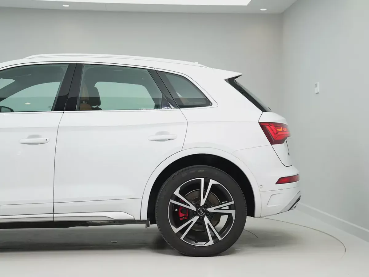 GCC specs LOW MILEAGE Audi Q5 S line Quattro-3-3