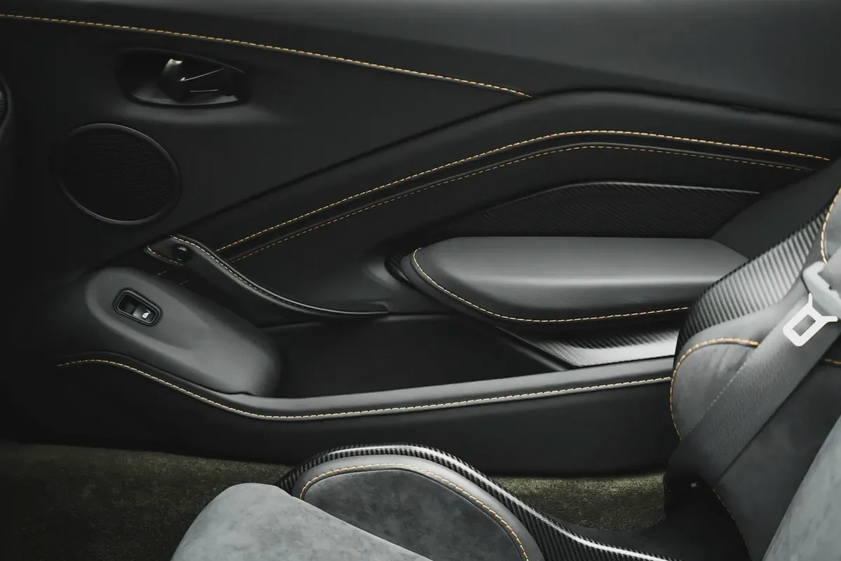 2023 ASTON MARTIN V12 VANTAGE-8-8