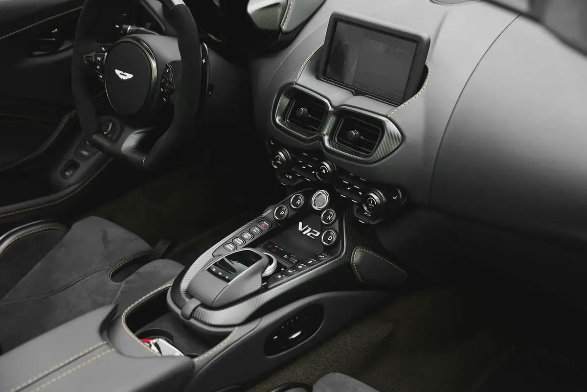 2023 ASTON MARTIN V12 VANTAGE-2-2