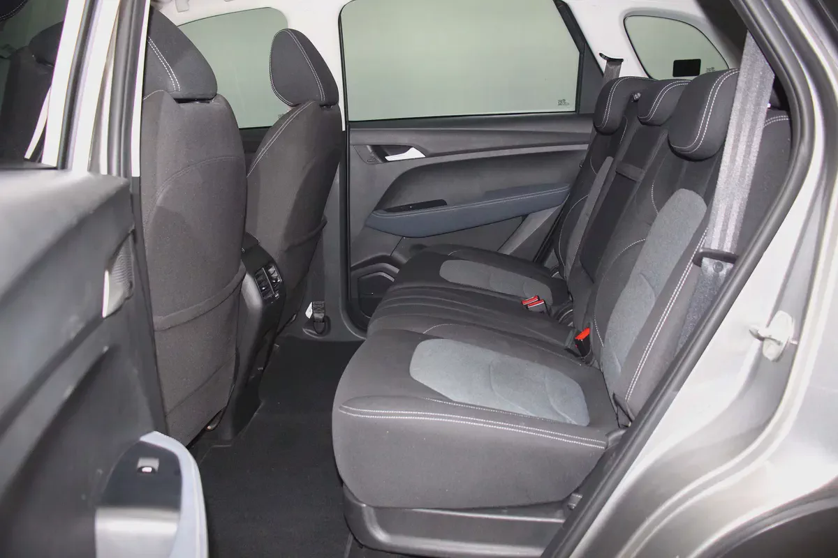 Chevrolet Captiva LS 2023 | GCC Specs | Pristine Condition-8-8