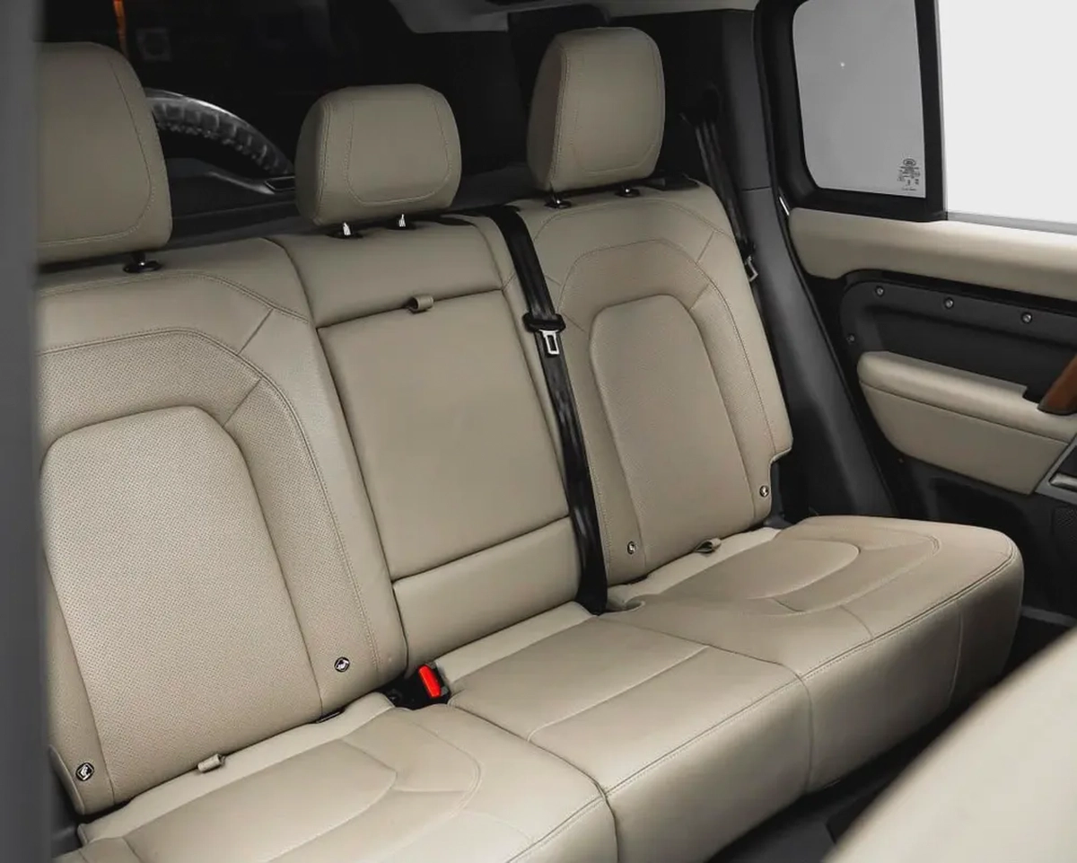 2024 Land Rover Defender 110 SE | GCC Specs | Brand New-10-10