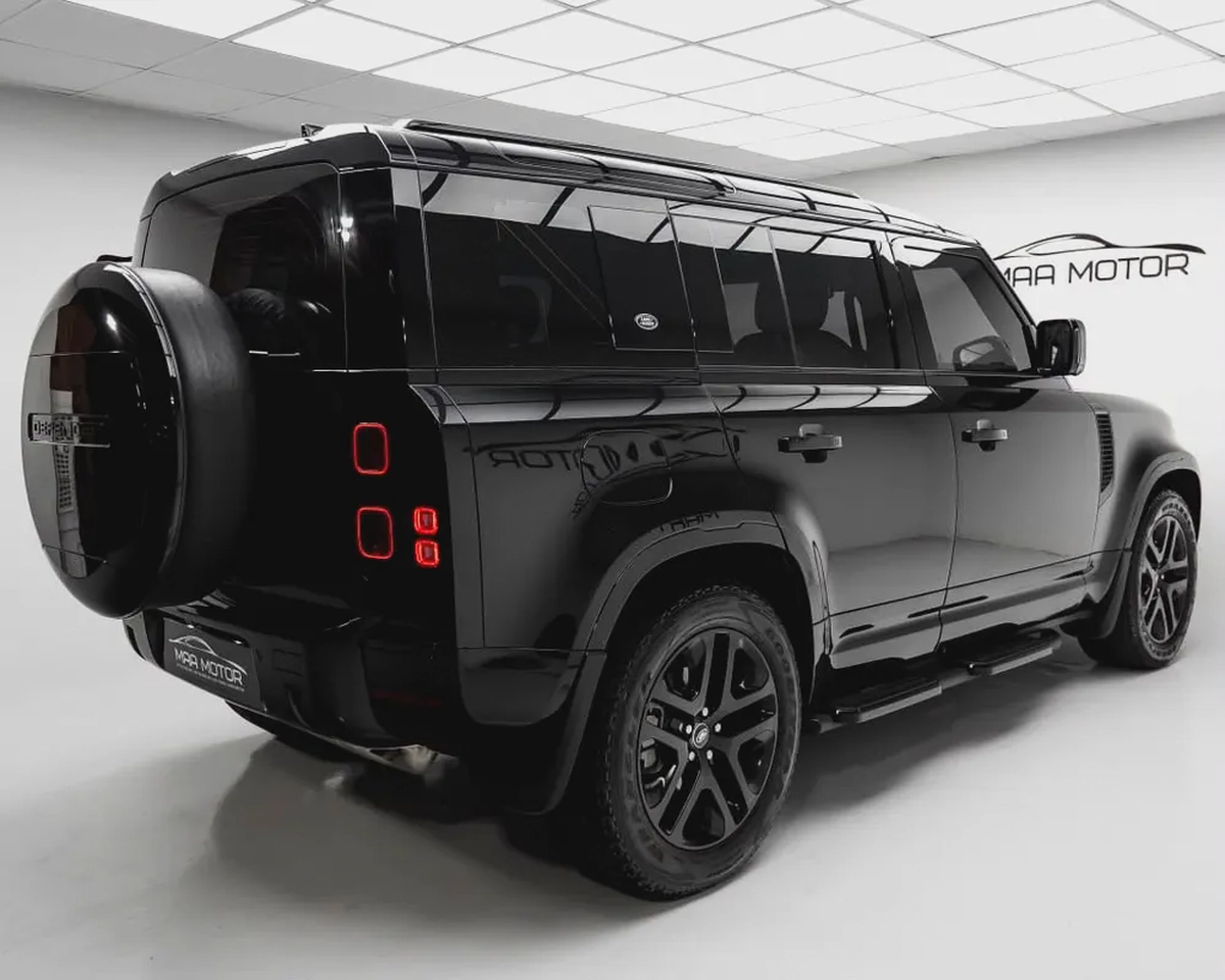 2024 Land Rover Defender 110 SE | GCC Specs | Brand New-3-3