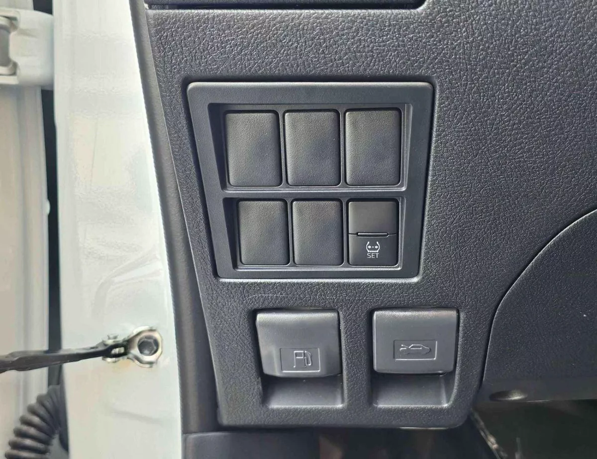 Toyota Hilux SINGLE CABIN TOYOTA HILUX S-CABIN || LONG BODY 5HOOKS | 3STR | AIR COMP CDP PETROL MT 2.7L V4 4WD (CODE#HPMSC1)-16-0