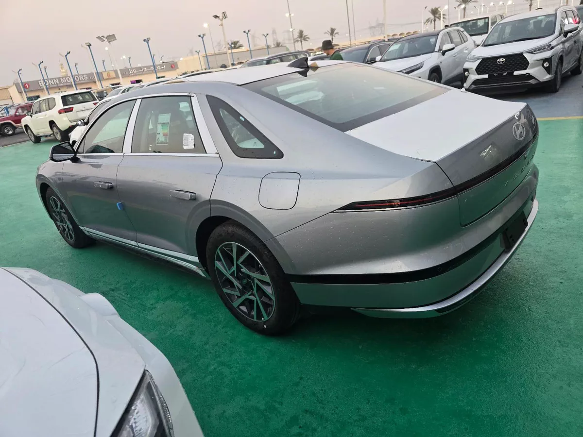2026 Hyundai Azera | Luxury Sedan-4-4
