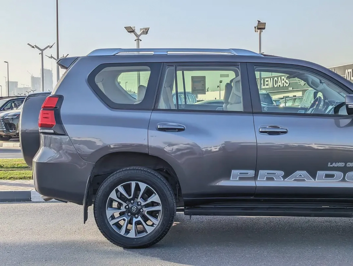 TOYOTA PRADO 2022 TXL TOP FULL OPTION GCC IN EXCELLENT CONDITION-12-12
