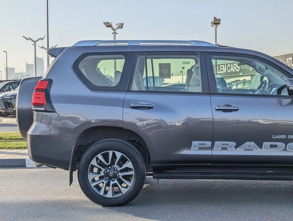 TOYOTA PRADO 2022 TXL TOP FULL OPTION GCC IN EXCELLENT CONDITION