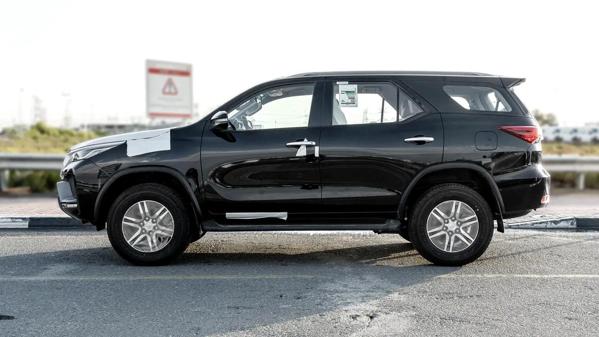 2026 Toyota Fortuner GX 2.4L AT Diesel (Black-Tan)-5-5
