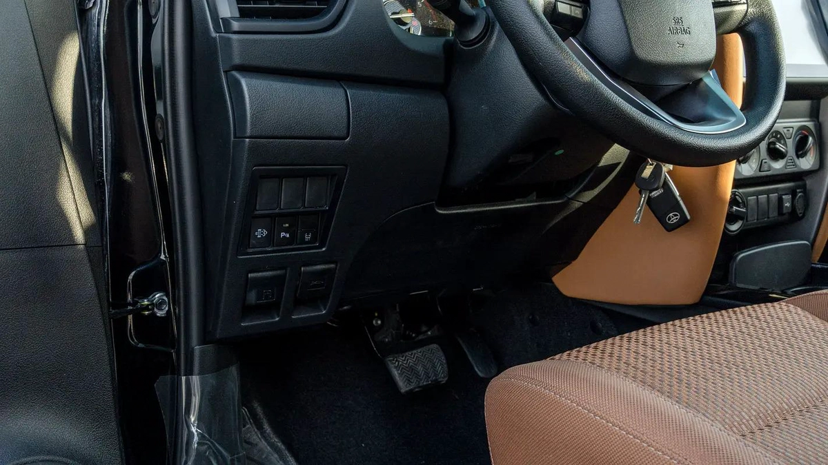 2026 Toyota Fortuner GX 2.4L AT Diesel (Black-Tan)-14-14