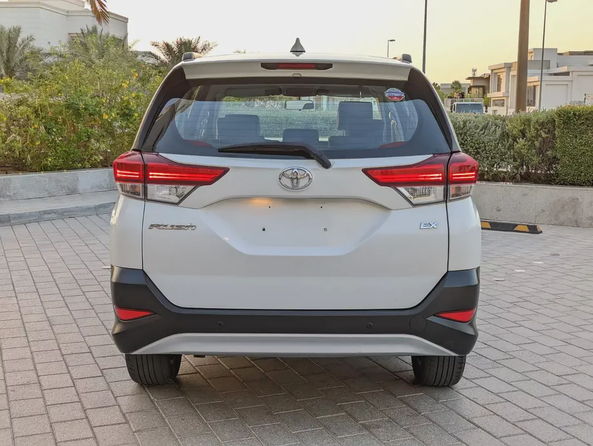 Toyota Rush 2022 GCC EX Prestine Condition Car Low KM Perfect Family 7 Seat SUV-15-15