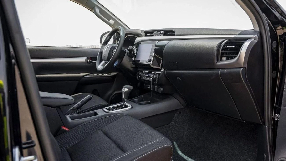 Toyota Hilux  2.4L Diesel AT 4x4 Full Option 2025-7-7