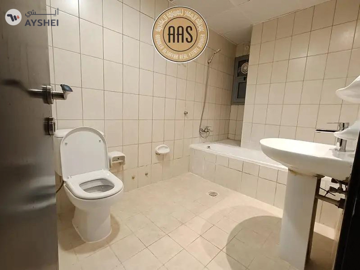 Very Spacious 2Bhk Living available in 68000-15-15