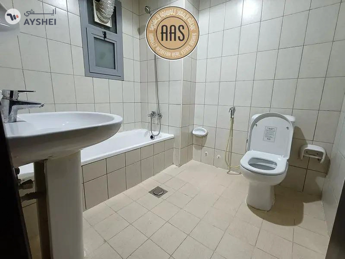 Very Spacious 2Bhk Living available in 68000-16-16
