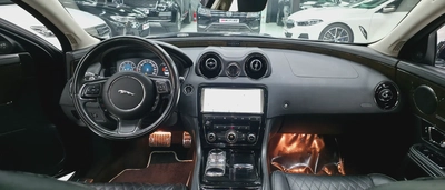 Jaguar XJ 2019 Luxury GCC XJ 50 Rear Entertainment Warranty and Finance-9