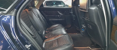 Jaguar XJ 2019 Luxury GCC XJ 50 Rear Entertainment Warranty and Finance-10