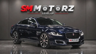 Jaguar XJ 2019 Luxury GCC XJ 50 Rear Entertainment Warranty and Finance-3