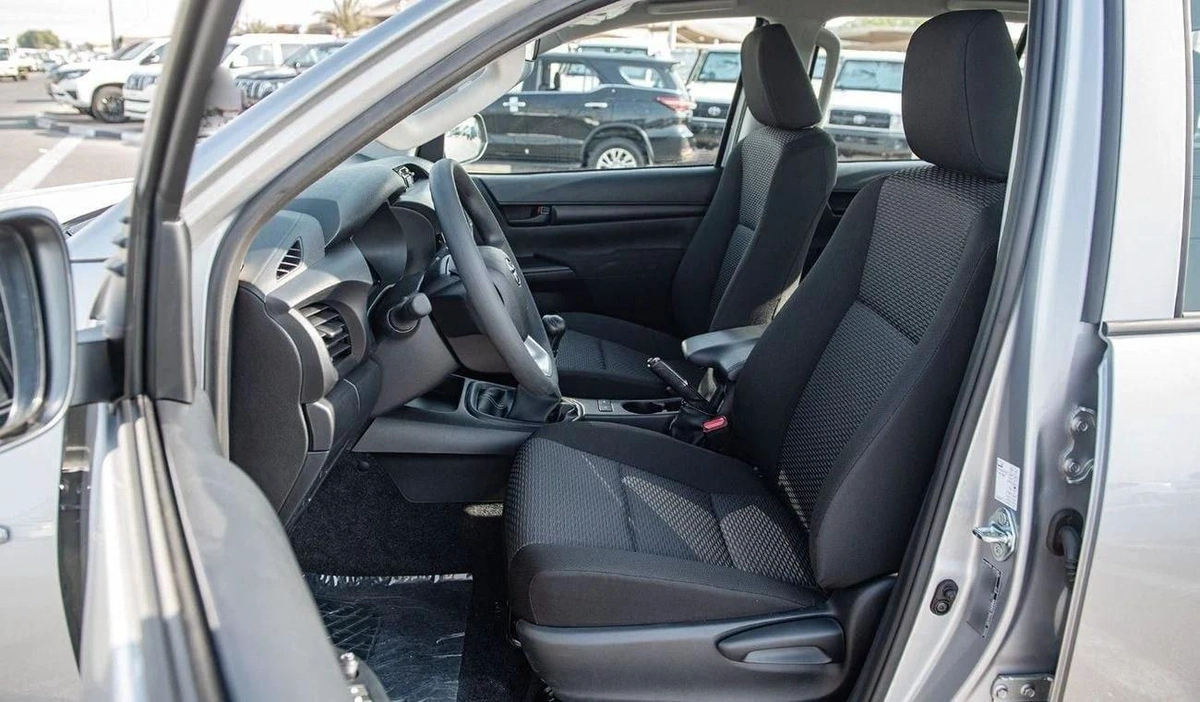 Toyota Hilux TOYOTA HILUX DC 2.4D MT 4X4 P.WINDOW MY2024 – SILVER-11-11