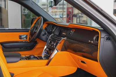 Rolls-Royce Cullinan | Black Badge Kit | Carbon Fiber Interior | Bespoke Premium Sound System | 2020-17