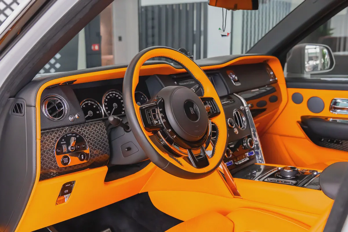 Rolls-Royce Cullinan | Black Badge Kit | Carbon Fiber Interior | Bespoke Premium Sound System | 2020-15-15