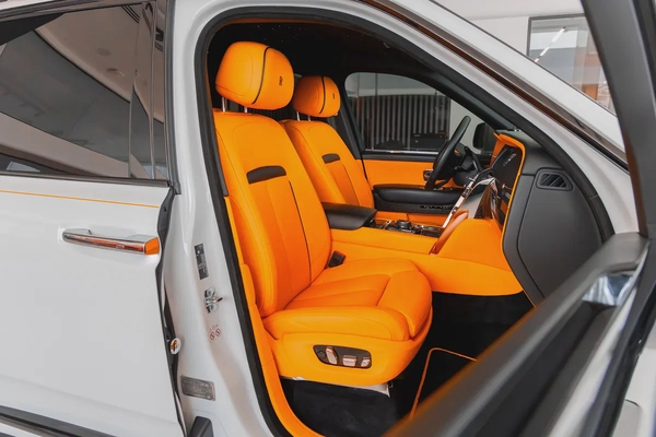 Rolls-Royce Cullinan | Black Badge Kit | Carbon Fiber Interior | Bespoke Premium Sound System | 2020