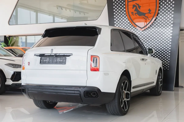 Rolls-Royce Cullinan | Black Badge Kit | Carbon Fiber Interior | Bespoke Premium Sound System | 2020