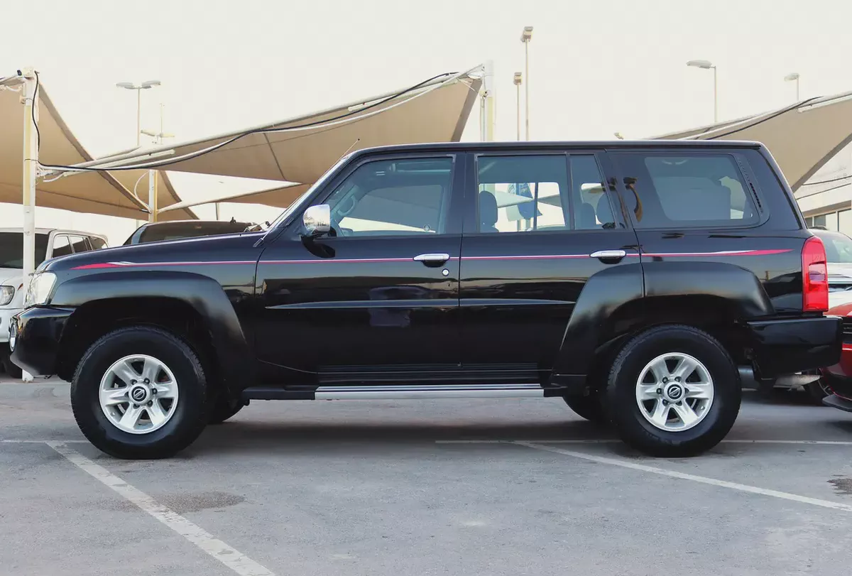 Nissan Patrol Safari - 2022 - Safari Trim - GCC Specs - Excellent Condition-3-3