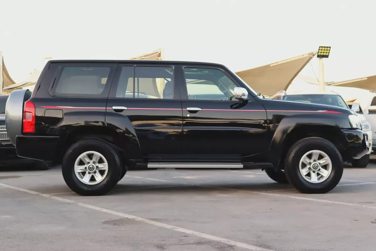 Nissan Patrol Safari - 2022 - Safari Trim - GCC Specs - Excellent Condition-5-5