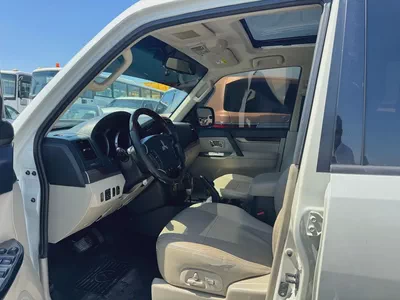 Mitsubshi pajero 2013 fullopshin  3.8 white color Gzcc calen car-8