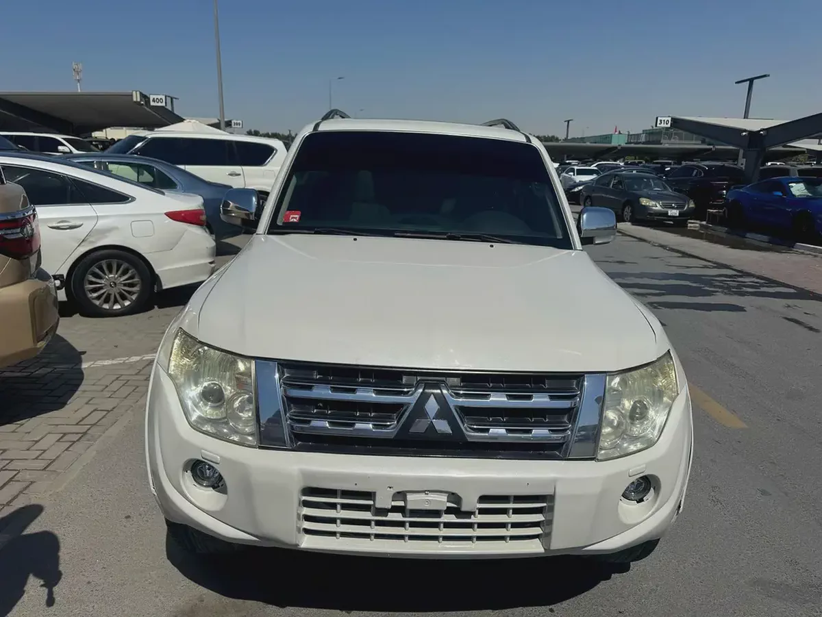 Mitsubshi pajero 2013 fullopshin  3.8 white color Gzcc calen car-2-2