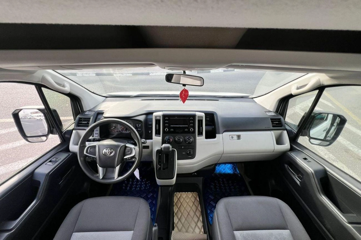 Toyota Hiace 2023 Toyota Hiace GL 3.5L V6 - GCC - Passenger Full Automatic - Patrol - 13 Seater - No Accident - 8-15-0