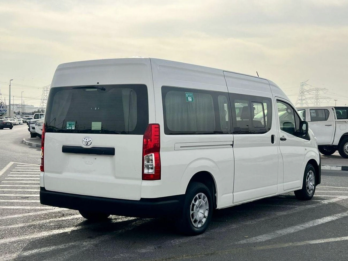 Toyota Hiace 2023 Toyota Hiace GL 3.5L V6 - GCC - Passenger Full Automatic - Patrol - 13 Seater - No Accident - 8-7-0