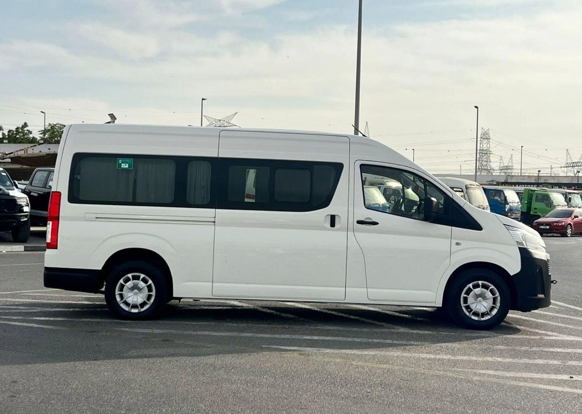 Toyota Hiace 2023 Toyota Hiace GL 3.5L V6 - GCC - Passenger Full Automatic - Patrol - 13 Seater - No Accident - 8-8-0