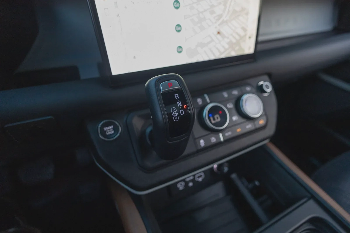 Land Rover Defender 90 2024-14-14