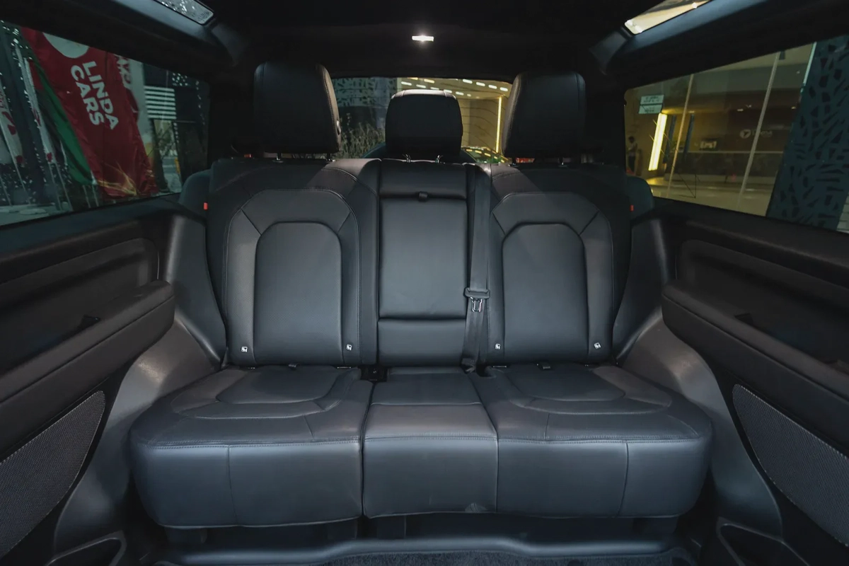 Land Rover Defender 90 2024-3-3