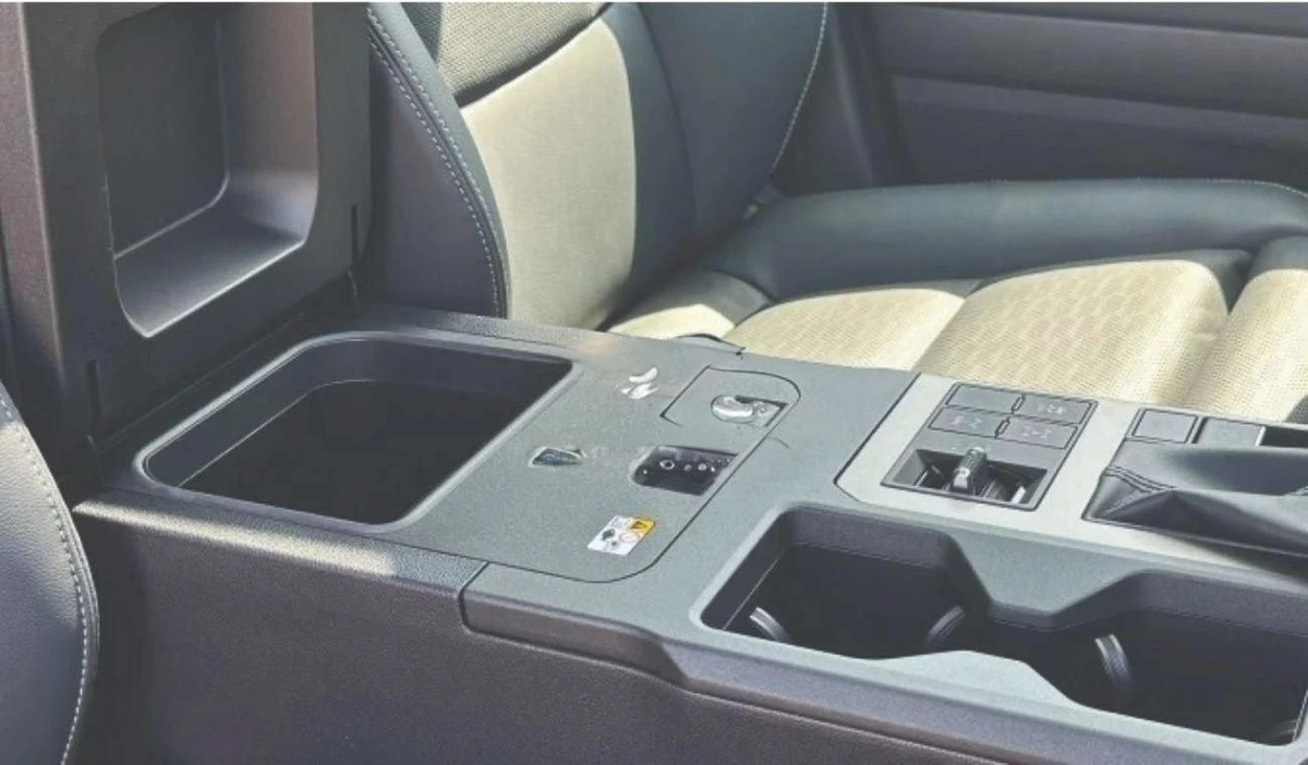 Toyota Prado toyota prado luxury 2.4 petrol 2025-9-9