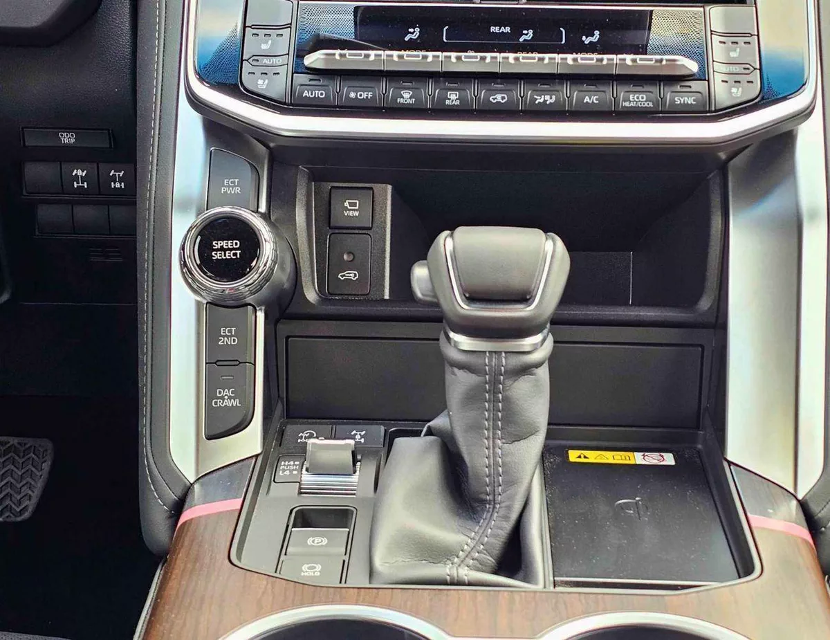 Toyota Land Cruiser VXR VX | 4.0L V6 PETROL | PWR WITH LEATHER SEATS  | DVD CAMERA | JBL SPEAKERS | SUNROOF (CODE#VX4MA)-9-0