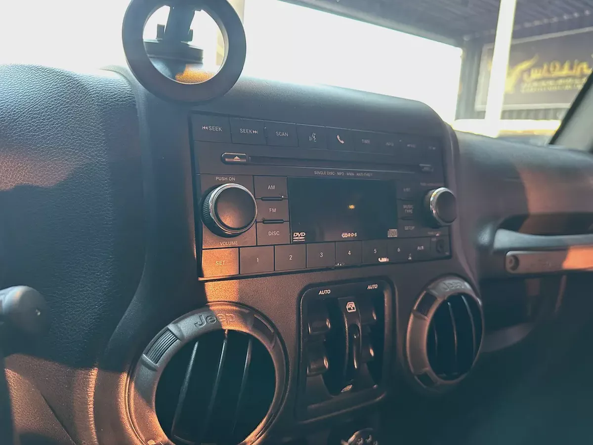 Jeep Wrangler Sahara 2018 GCC Specs - Pristine Condition-11-11