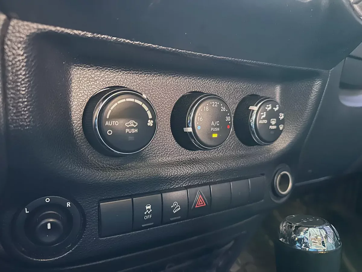 Jeep Wrangler Sahara 2018 GCC Specs - Pristine Condition-12-12