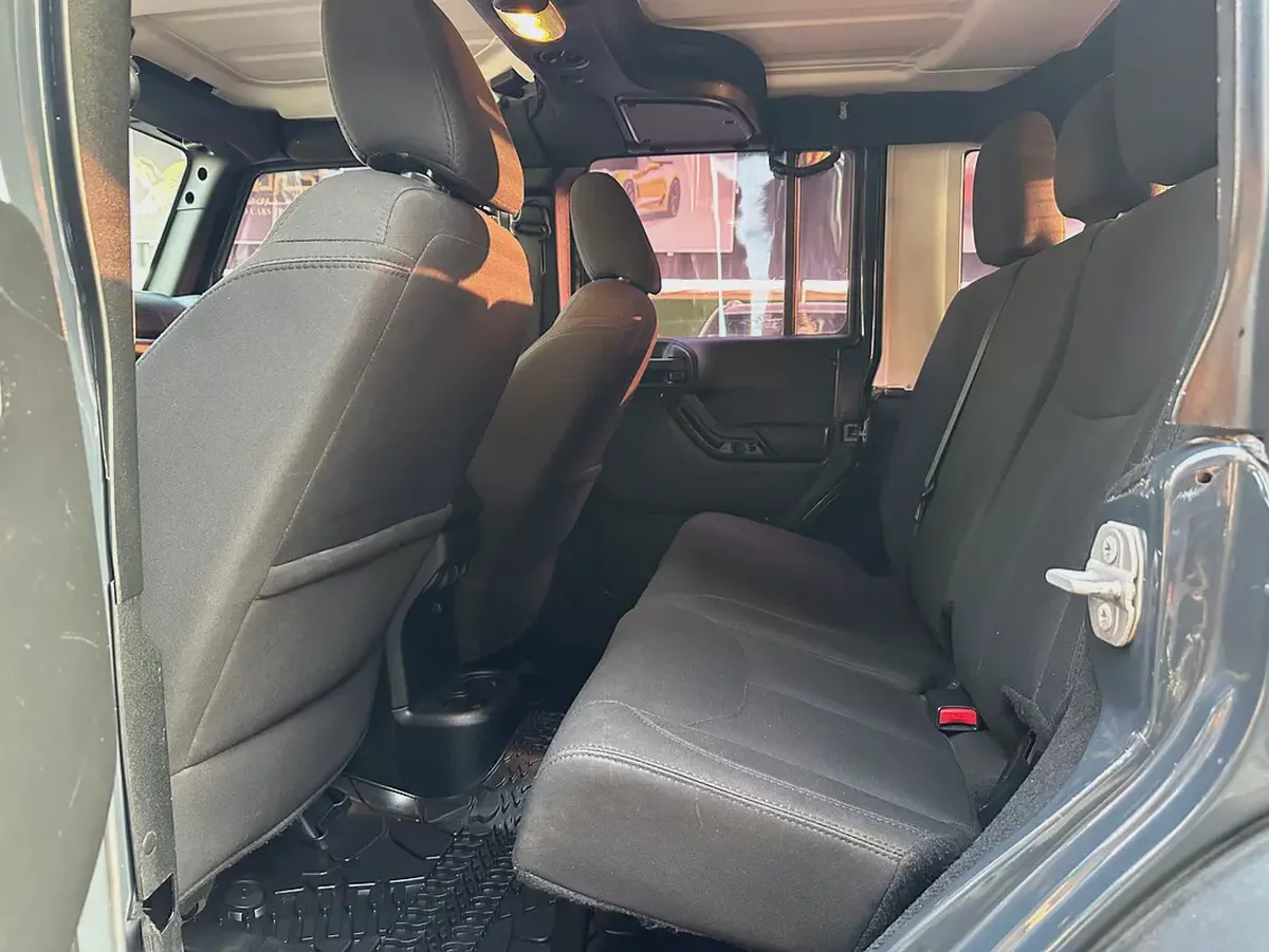 Jeep Wrangler Sahara 2018 GCC Specs - Pristine Condition-13-13