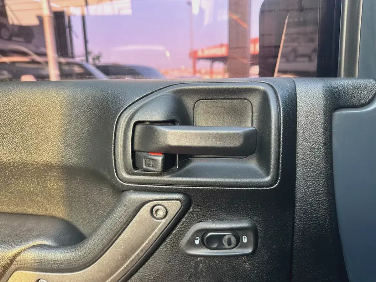 Jeep Wrangler Sahara 2018 GCC Specs - Pristine Condition-8-8