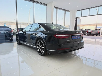 اودي A8 55 TFSI Quattro اسود / زعفراني 2026 (النابوذة)-3