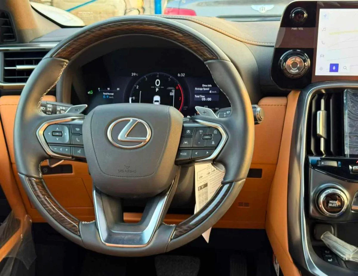 Lexus LX600 SIGNATURE || 3.5L V6 PETROL / RADAR / REAR ENTERTAINMENT SCREEN / HEADS UP DISPALY / COOL BOX (CODE-17-0