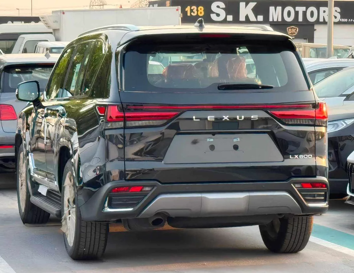 Lexus LX600 SIGNATURE || 3.5L V6 PETROL / RADAR / REAR ENTERTAINMENT SCREEN / HEADS UP DISPALY / COOL BOX (CODE-3-0