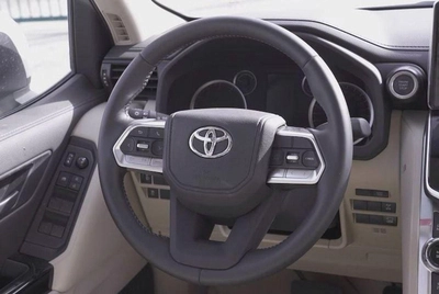 Toyota Land Cruiser GXR 3.5L-8