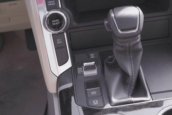 Toyota Land Cruiser GXR 3.5L