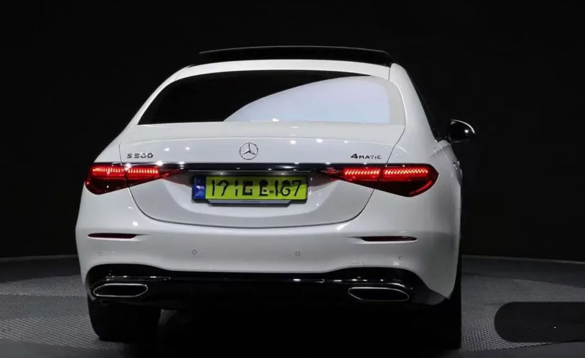 Mercedes Benz S500 4MATIC L-4-0