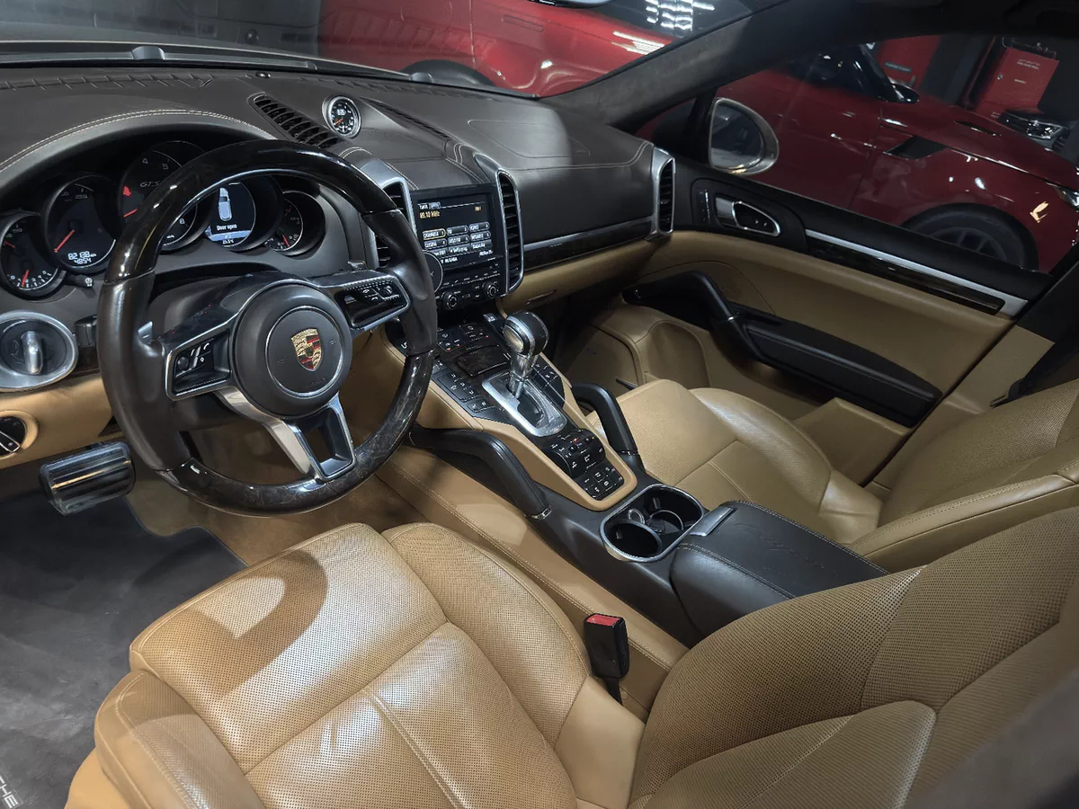 Porsche Cayenne GTS-9-0